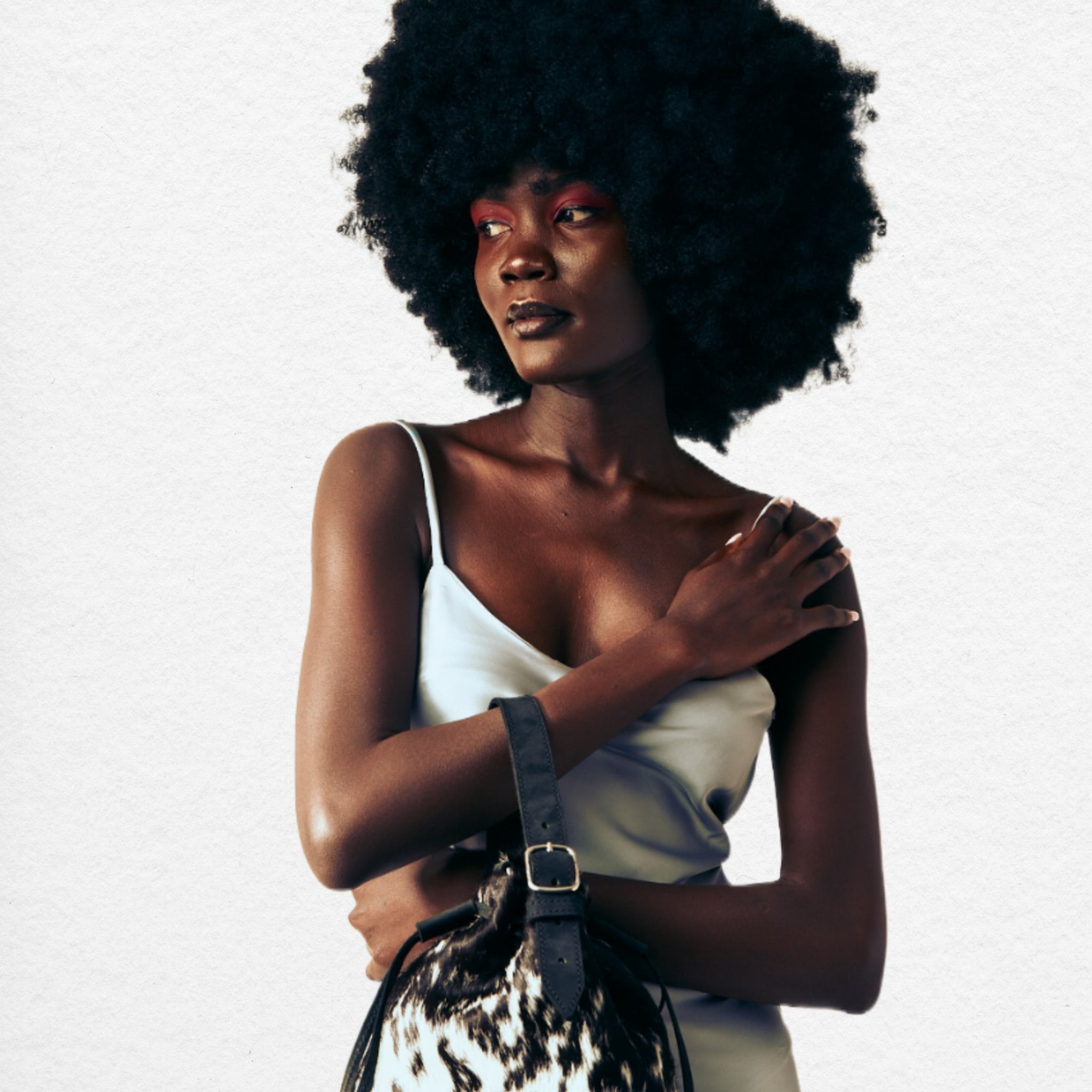 Shop the Bags, Wallets & Purses Collection on Arrai. Discover stylish, affordable clothing, jewelry, handbags and unique handmade pieces from top Kenyan & African fashion brands prioritising sustainability and quality craftsmanship. Shop Fashion online on