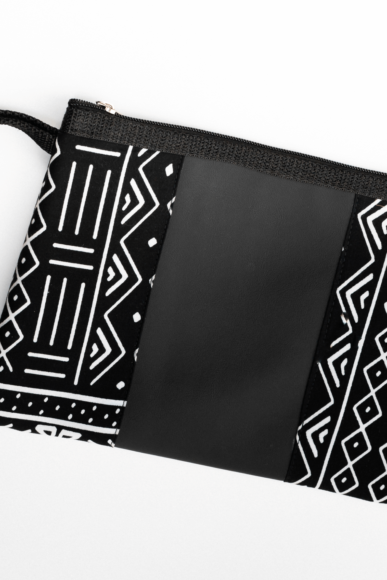 Black and white clutch purse hotsell